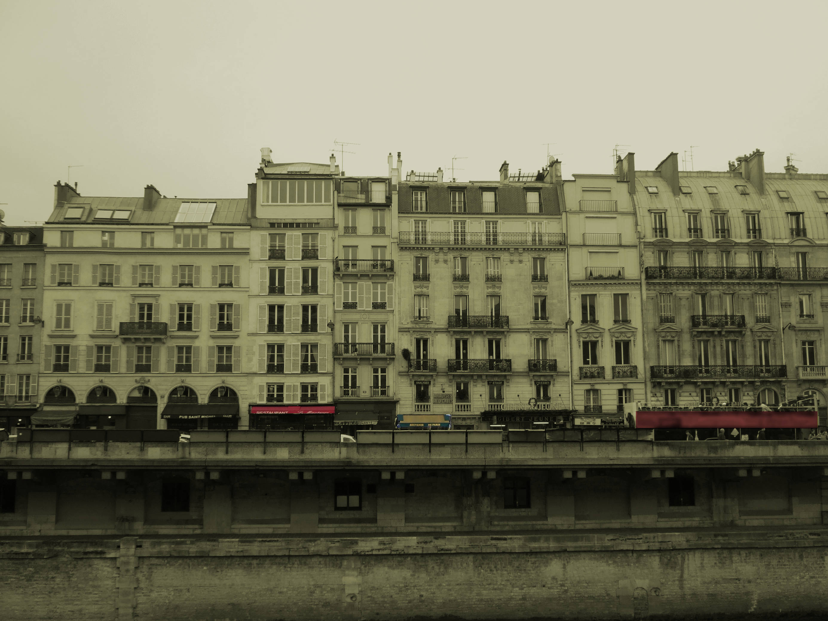 quai de la Seine à Paris